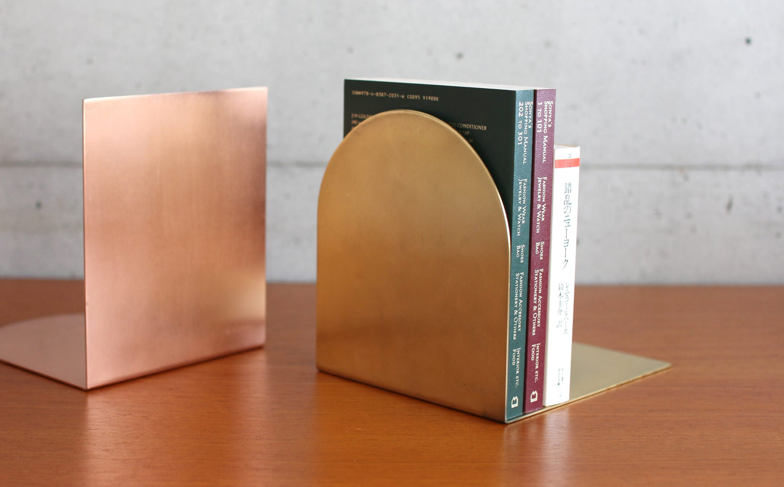 TOTEM BOOK END