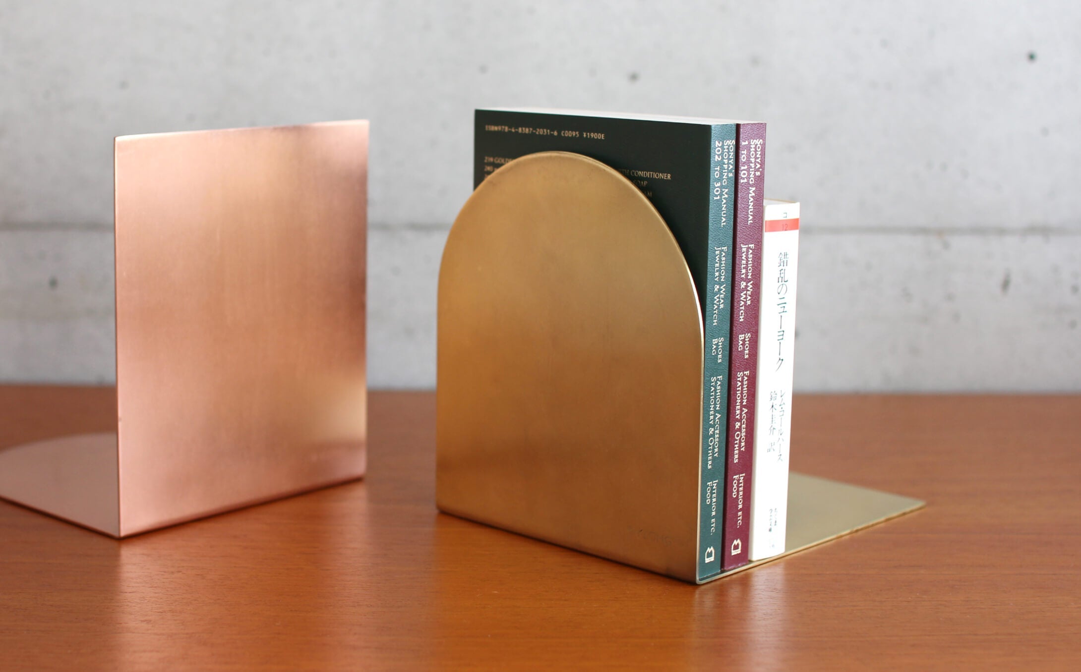 TOTEM BOOK END